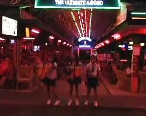 Pattaya levande dockor porr med äldre
