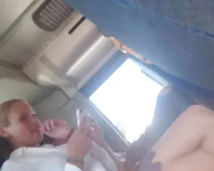 Blinkande pärlor för 2 hot teens i bussen part2 sensuell erotisk film