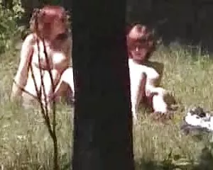 Nudist flickorna i en skog sensuella historier
