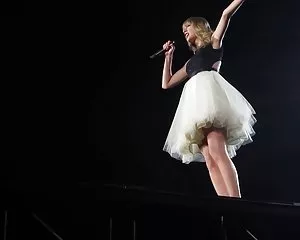 Taylor swift uppträder i detroit gratis svensk erotisk film
