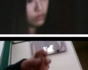 Koreansk tjej tittar på mig cum på video chatt