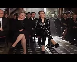 Martina hill im sexy outfit i svart latex sex film grattis