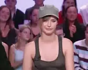 Louise bourgoin söta bröst