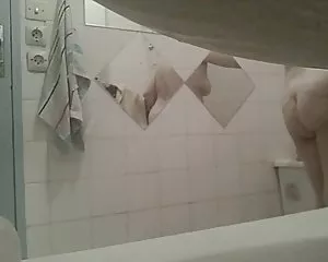 Gammal dans la salle de bain sensuell porrfilm