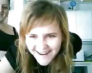 Dotter och inte hennes mamma och moster på webbkamera flash svensk porrfilm amatör