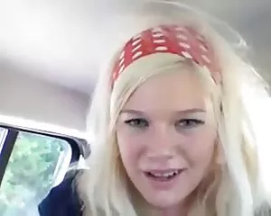 Norska blond onanerar i sin bil svensk cam porr