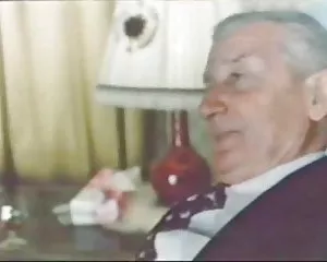 Äldre man i kostym... jean blir blow job...wear-tweed svensk amatör fitta