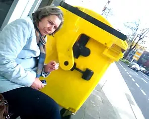 Blinkar en mormor och hon springer-flostylez porr movies