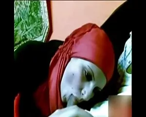 Arabisk flicka med röd hijab suga kuk sexfilm på svenska