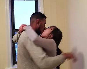 Koreansk student kyssa sin första svarta killen. erotik novell