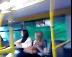 Dildo flash med slutar innan 2 flickor i bussen gratissexfilm