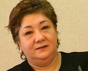 Japansk mormor med stora bröst intro