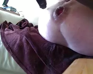 Bi-bi-si resultat i flera anal orgasm för slitage amatör samlag