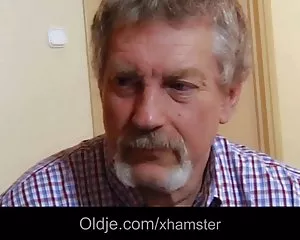 Oldman knullar en het tjej medan hans fru gick ut ur huset