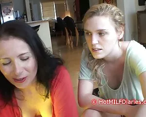 Mammy visar min kusin hur man suga kuk film sex fri