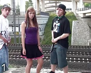 Unga vackra flicka street gangbang del 1 sex porr gratis
