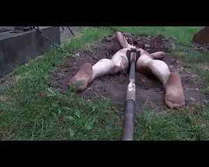 Bdsm offentlig förnedring - gräva gräva slav naket gratis