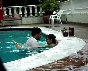 Sex i poolen. erotiska filmer fritt