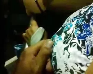 Att röra vid bröst i bussen svensk avsugning