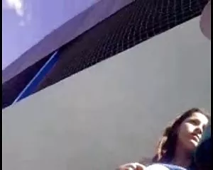 Detras de la universidad